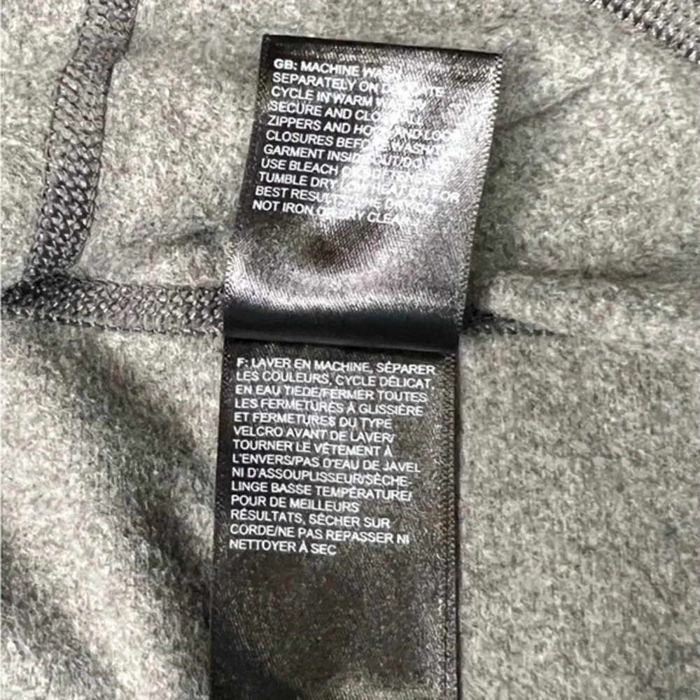The North Face Men's Tech 1/4-Zip Long Sleeve Gray Pullover Shirt‎ Size Large